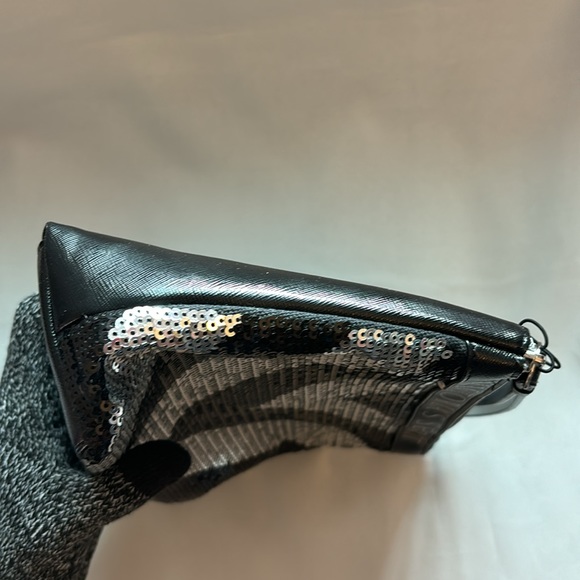 Victoria's Secret Make-up Clutch Chevron Sequin Faux Leather Black Silver OS EUC - Picture 8 of 11